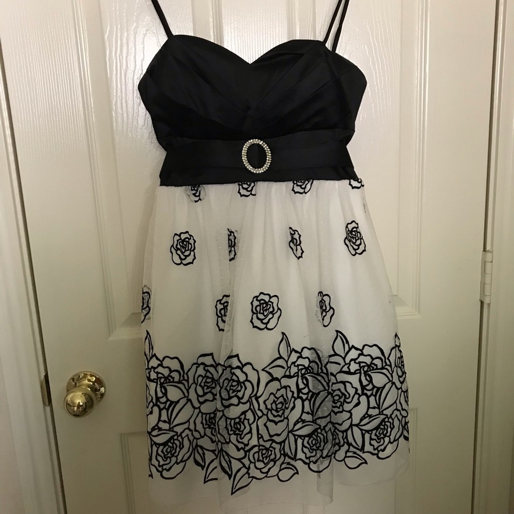 Black and white homecoming dress city studio
